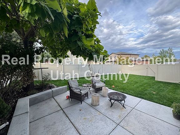 4th image of 1849 N Bountiful Way