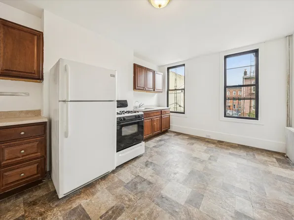 232 Kingsland Avenue image 1 of 5