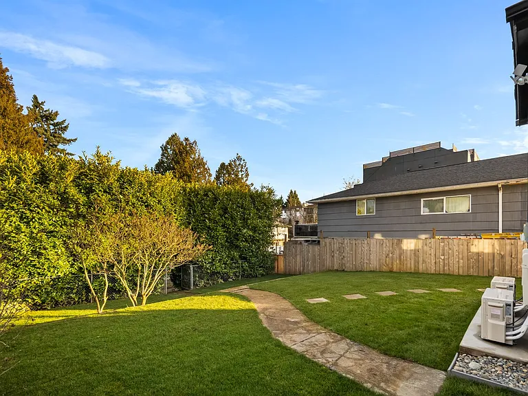 5945 Fauntleroy Way SW #B — Photo 31