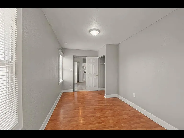 1914 51st Ave #1914 — Photo 9