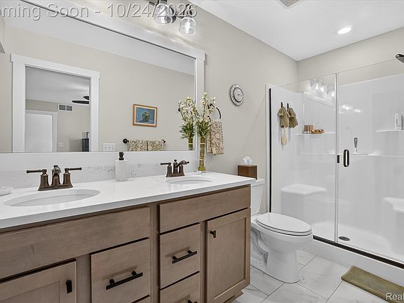 4th image of 1534 N Village Circle