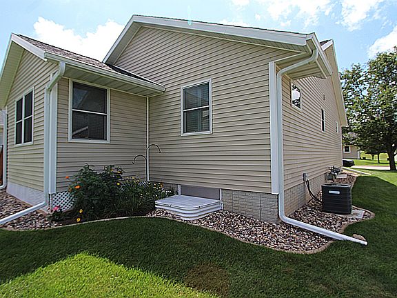 4th image of 1109 6th Ave #0