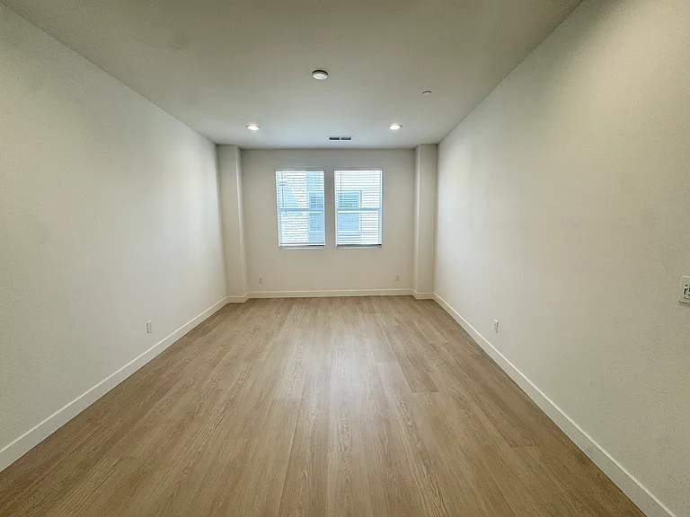 11161 Akarna Ct — Photo 22