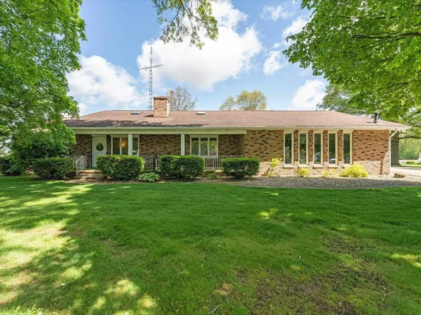 9522 Sunnyside Dr, Plymouth, IN 46563