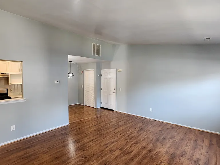 225 Bexley Ln — Photo 8
