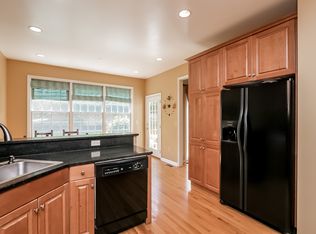 5 Schweinberg Dr, Roseland, NJ 07068