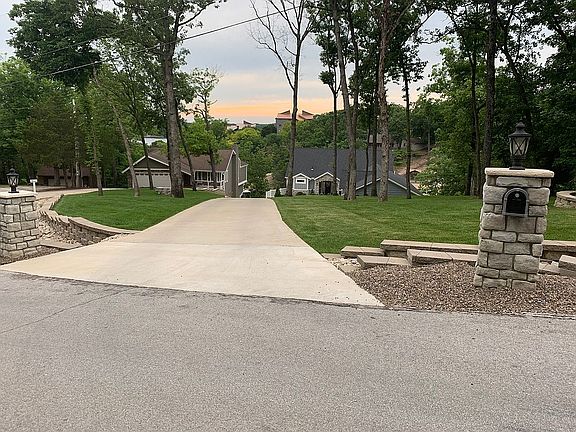 3rd image of 1315 Castle Ct