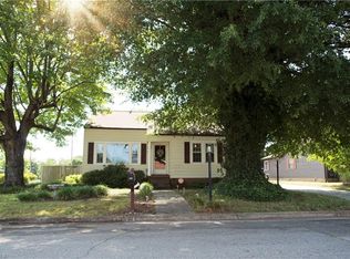 311 N 8th Ave, Mayodan, NC 27027