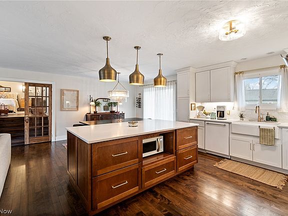 4th image of 5642 Grand Pl