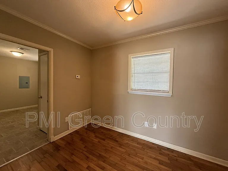 5523 S Madison Ave — Photo 5