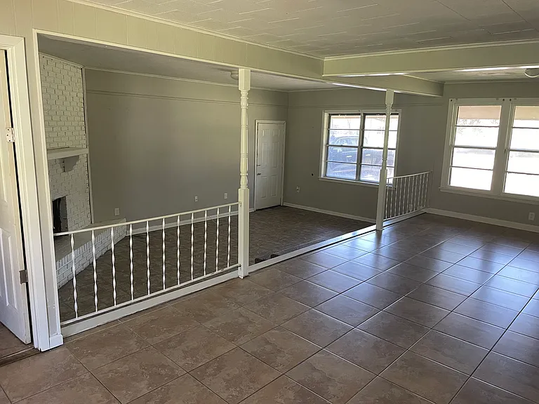 4035 Jefferson St — Photo 2