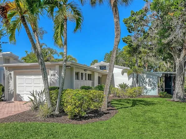 239 Hourglass Way #V-7, Sarasota, FL 34242