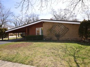 8121 Gross Point Rd, Morton Grove, IL 60053