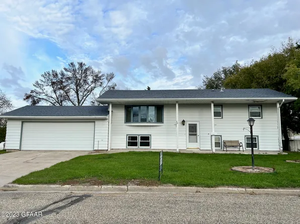 202 Grimco Ave, Finley, ND 58230