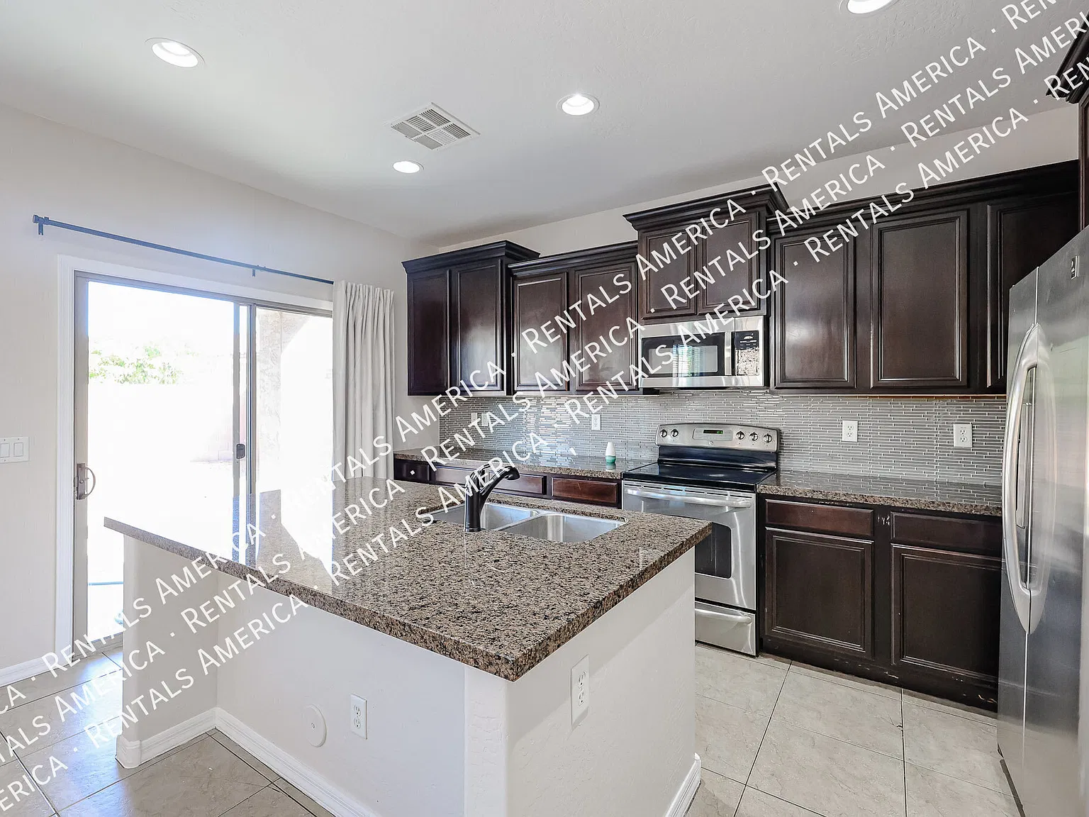 Beautifully Updated Chandler Home in Gated Nicholas Point Community — Photo 3