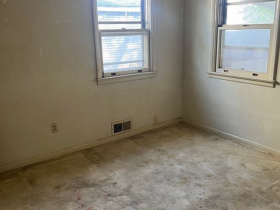 4th image of 2424 E 1st Ave