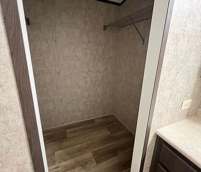 681 W Mills Dr — Photo 2
