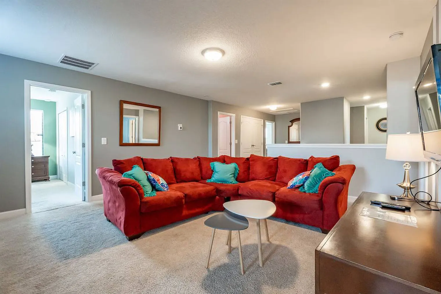 9 bed, 5.0 bath, 3907 sqft, $9,399 — Photo 4