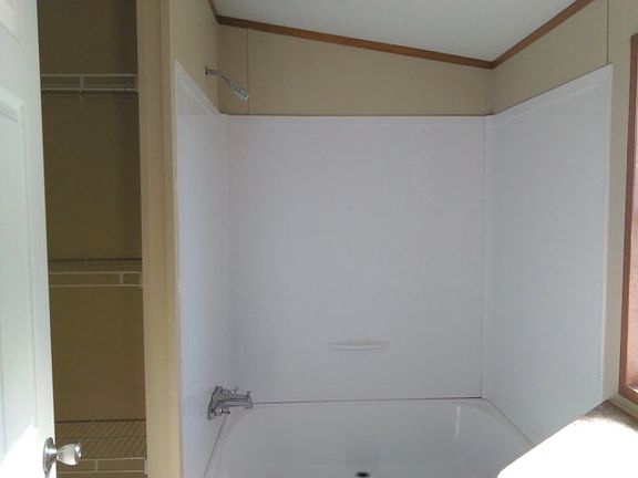5th image of 802 Barrett Ave