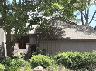 321 Shoreline Rd APT D, Barrington, IL 60010