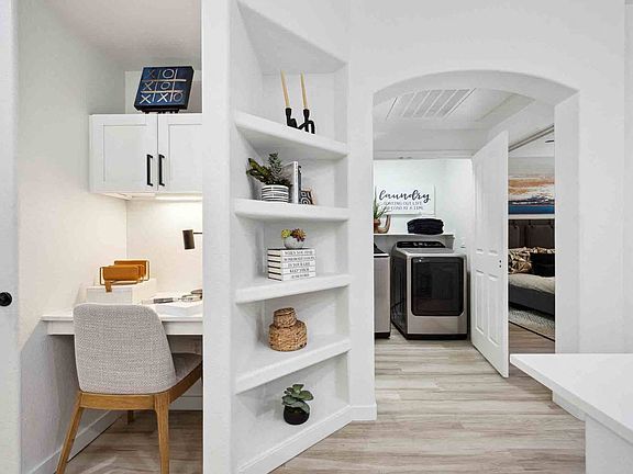 Zone Luxe, Glendale, AZ, Built-In Desk