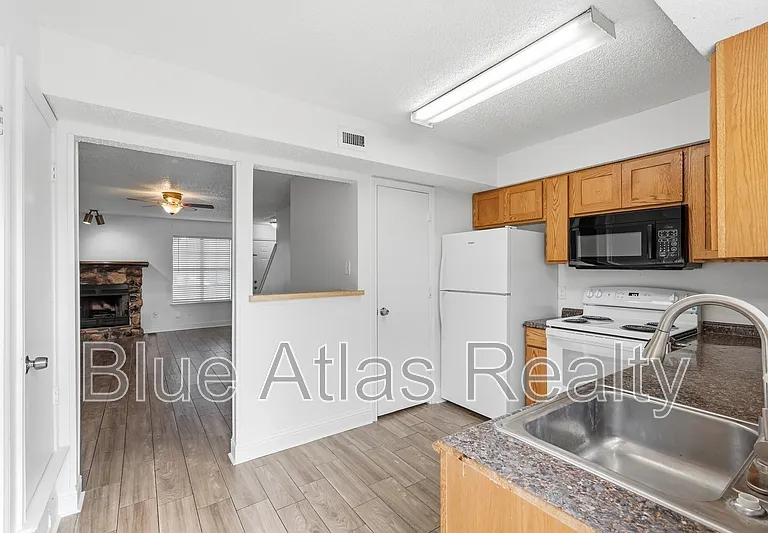 2713 Wimbledon Ct #C — Photo 7