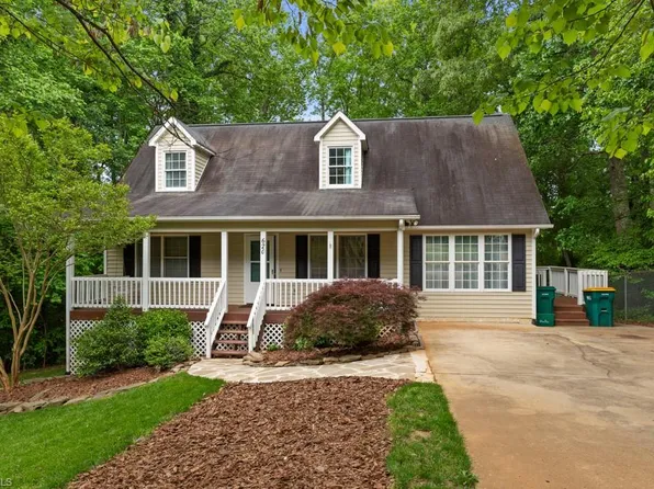 620 Apache Dr, Winston Salem, NC 27107