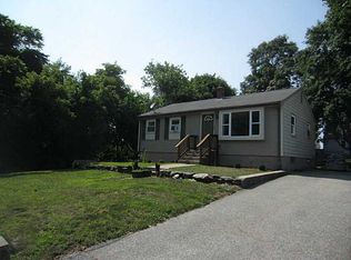 65 Marblehead St, Warwick, RI 02889
