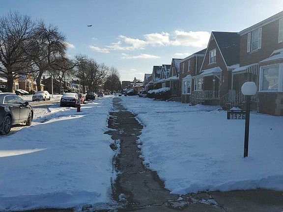 4th image of 7926 S Artesian Ave