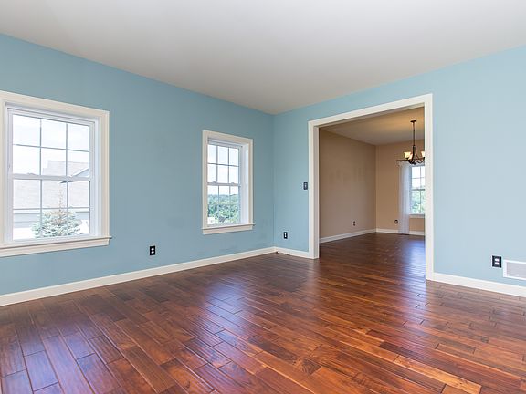 5th image of 112 Jacobs Dr