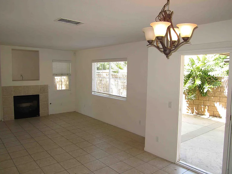 672 Janae Gln — Photo 5