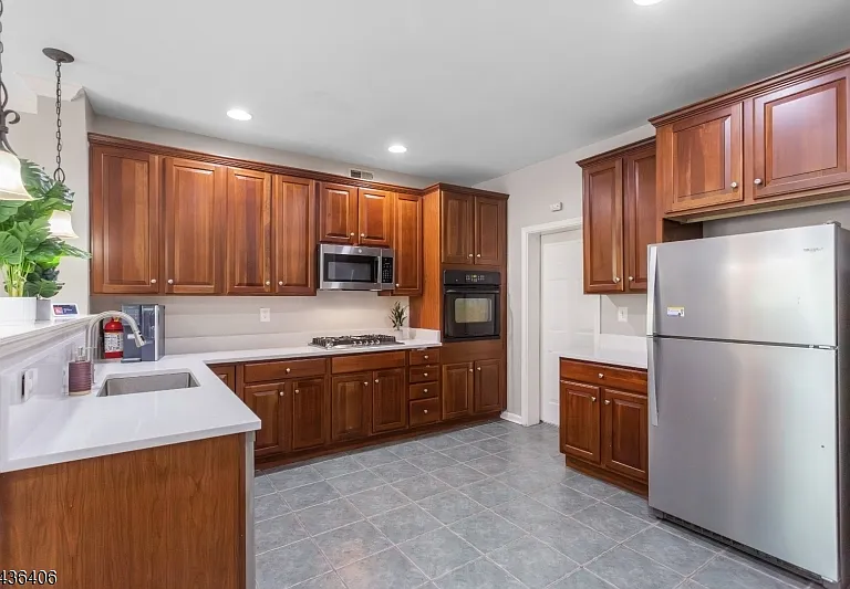 28 Devonshire Dr — Photo 18