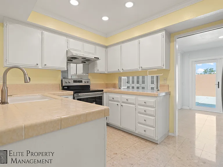 1409 Athena — Photo 11