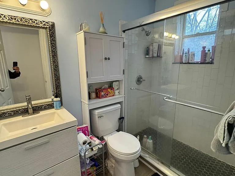 1429 E Broad St — Photo 14