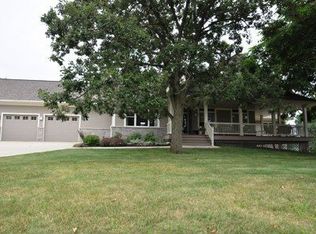 6000 Wayside Cir, Cedar Rapids, IA 52411