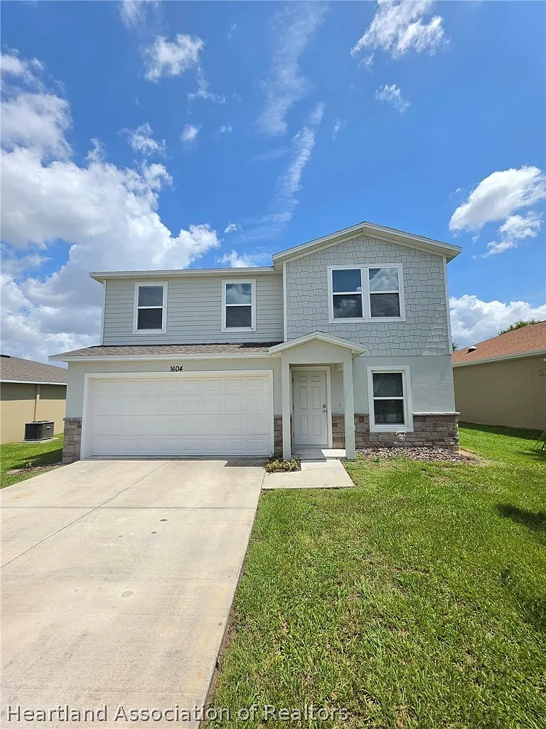 5 bed, 3.0 bath, 1906 sqft, $2,400 — Photo 1