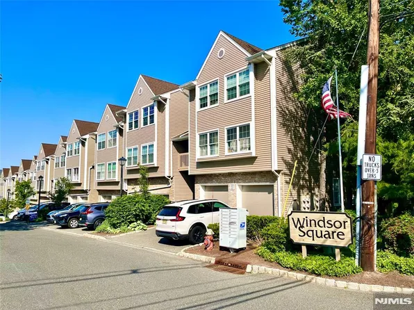 504 Windsor Dr #104, Palisades Park, NJ 07650