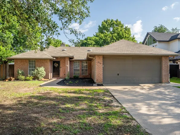 629 Meadow Ln, Roanoke, TX 76262