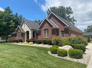 1860 Boulan Dr, Troy, MI 48084