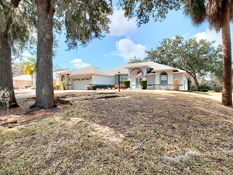 240 N Country Club Dr — Photo 2