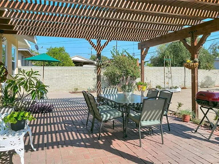 11252 Delano St — Photo 29