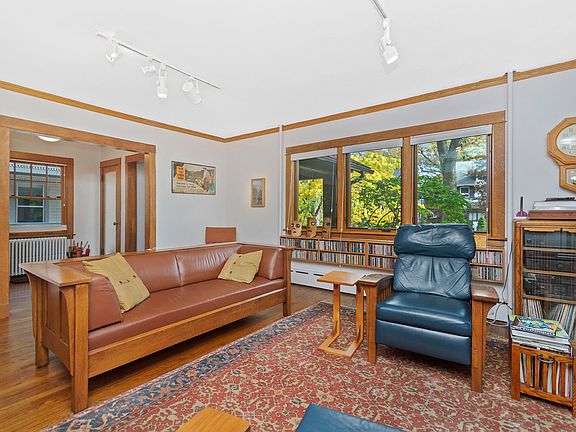 4th image of 920 Elmwood Ave