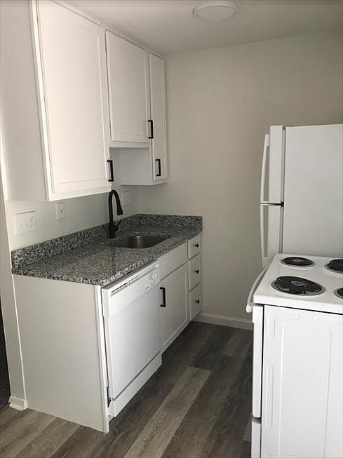 1st image of 2351 Beechmont Ave #19