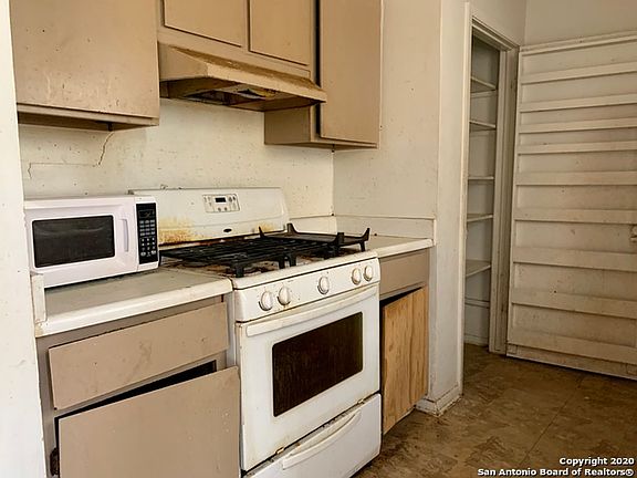 5th image of 5807 Woodhollow