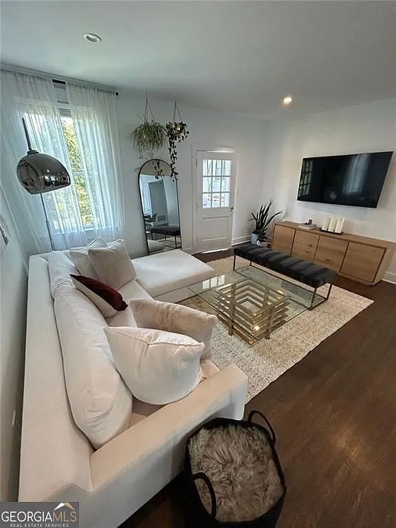 2 bed, 2.0 bath, 1357 sqft, $3,300 — Photo 4