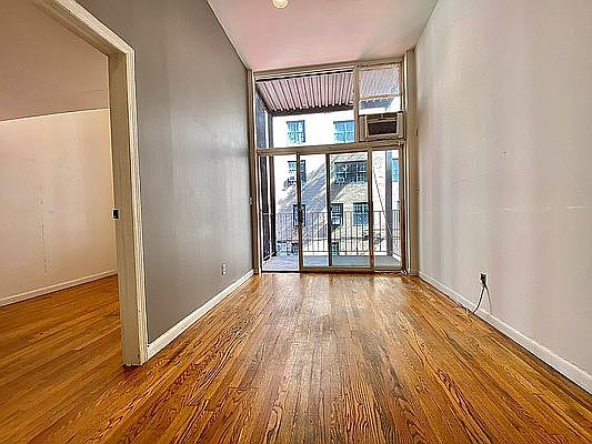 3rd image of 65 W 85th St #2