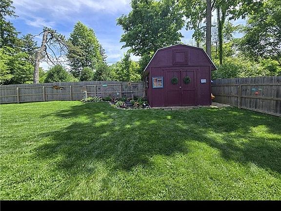 2nd image of 110 W Orchard Springs Dr