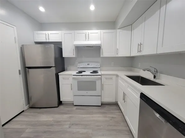 3700 NW 21st Street #414, Lauderdale Lakes, FL 33311