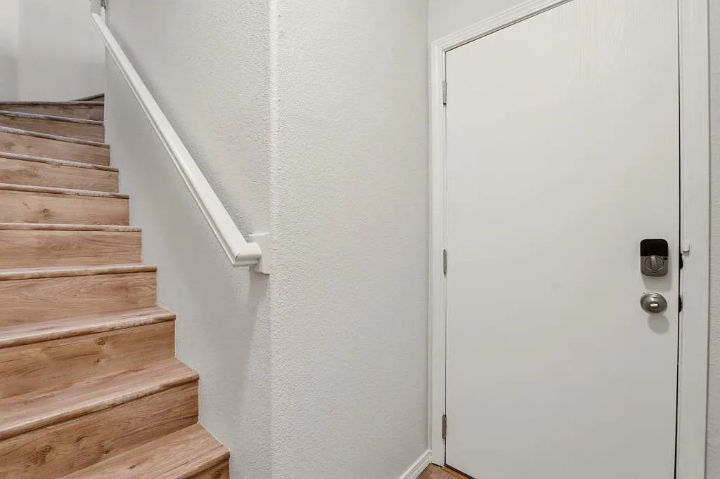 5239 Molokai St NE — Photo 3