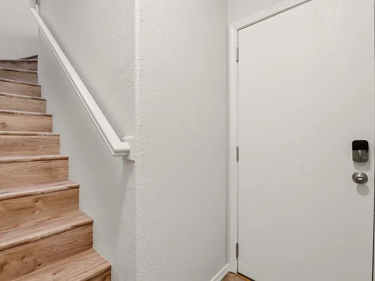 5239 Molokai Ave NE — Photo 3